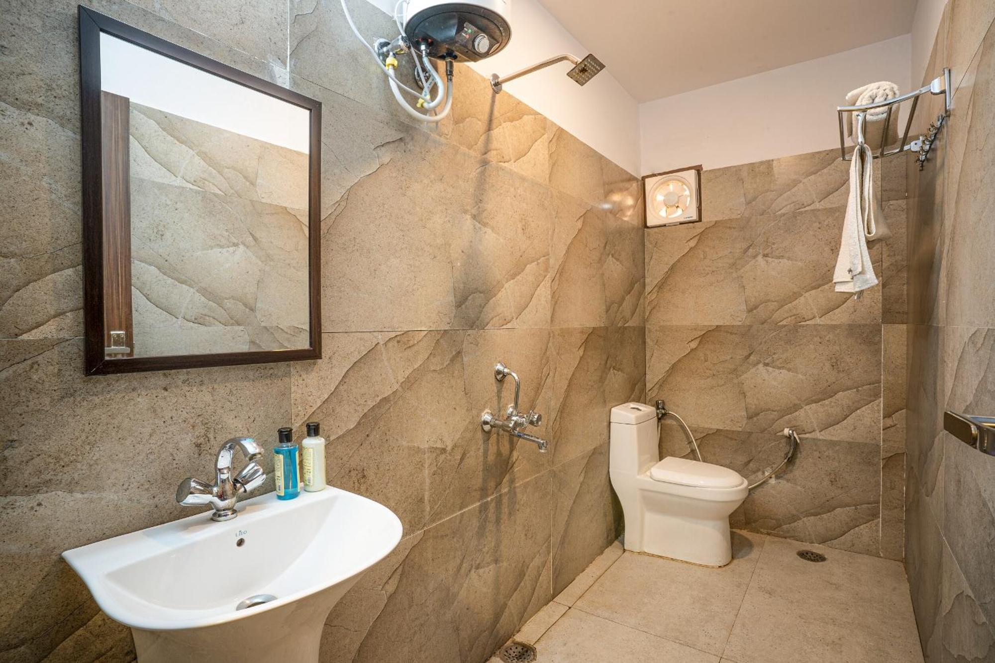 Hotel White Rose Igi Airport Ню Делхи Екстериор снимка